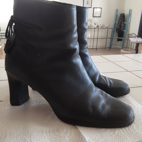 Cute and Comfortable Black Leather Zip-Up Low Ankle Boot Platform Heels Size 8 - Picture 7 of 8